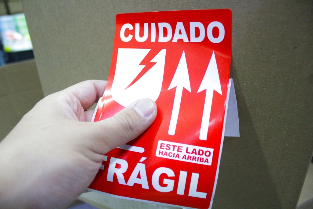 Etiqueta_CUIDADO_FRÁGIL_102x152_USO_2_XXXXX102152CS2206281235.webp