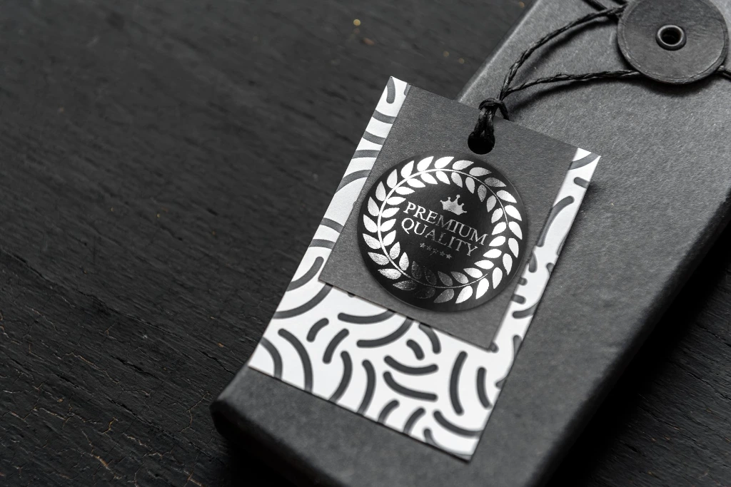Etiqueta_40x40_Negro_USO_plata_2_040040TT011P000KC1O1K0.webp