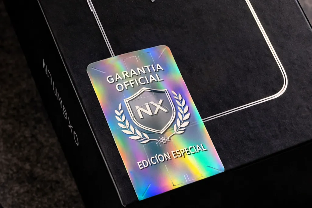 holograma-51x25-plata-uso-2.webp