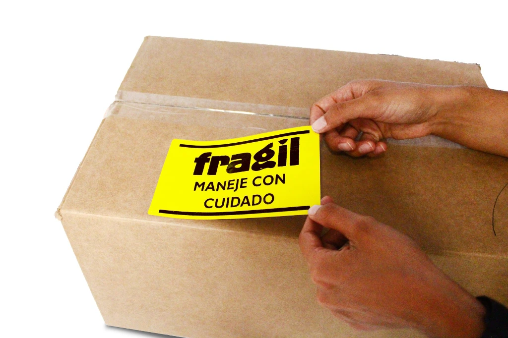Etiqueta_102x152(4x6´´)_USO_4_AMARILLO_102152TD011P000YC1P0K3.webp